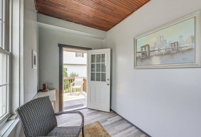 Updated New Kensington Home W/ Deck: 22 Mi To Pgh!