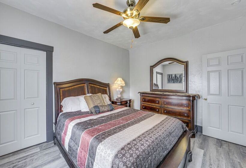 Updated New Kensington Home W/ Deck: 22 Mi To Pgh!