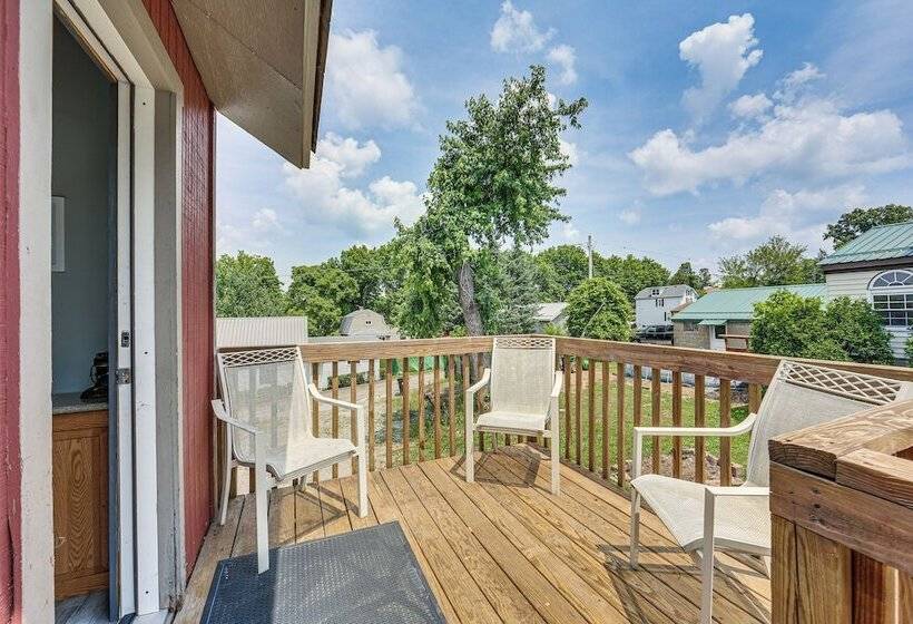 Updated New Kensington Home W/ Deck: 22 Mi To Pgh!