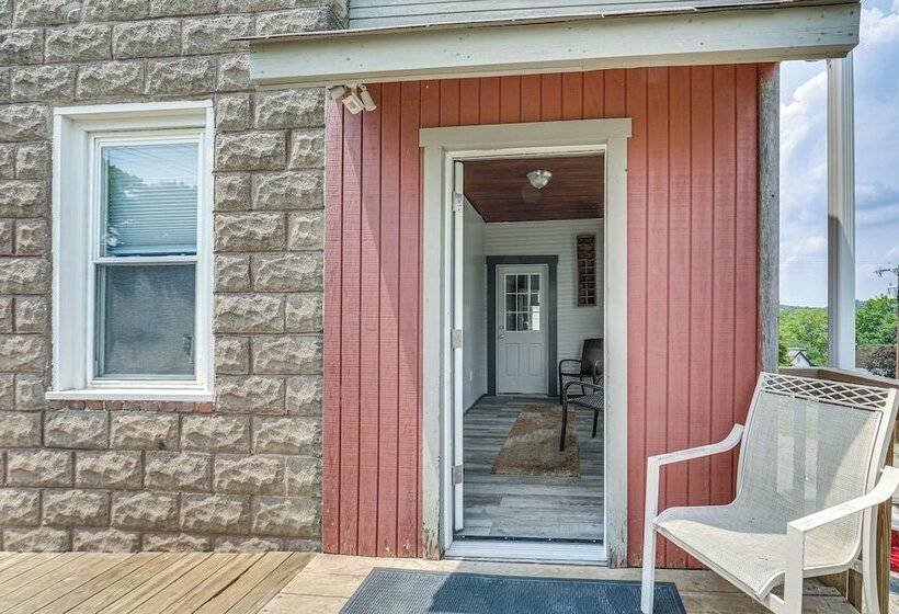 Updated New Kensington Home W/ Deck: 22 Mi To Pgh!