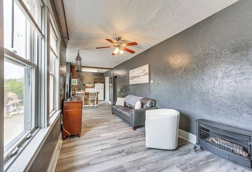 Updated New Kensington Home W/ Deck: 22 Mi To Pgh!