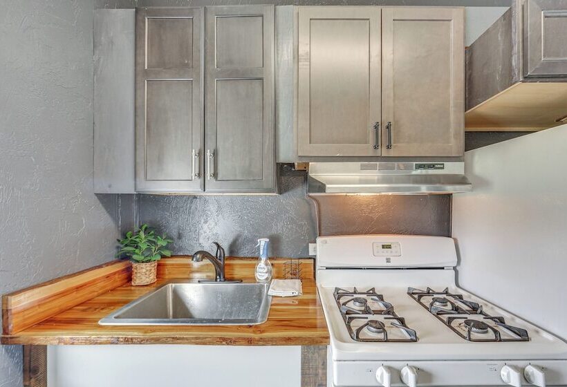 Updated New Kensington Home W/ Deck: 22 Mi To Pgh!