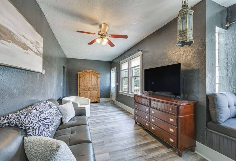 Updated New Kensington Home W/ Deck: 22 Mi To Pgh!