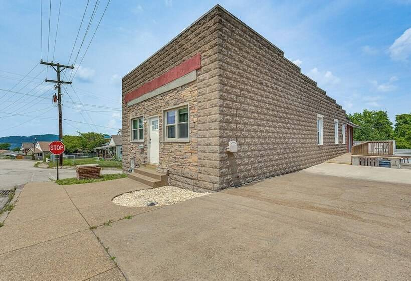 Updated New Kensington Home W/ Deck: 22 Mi To Pgh!