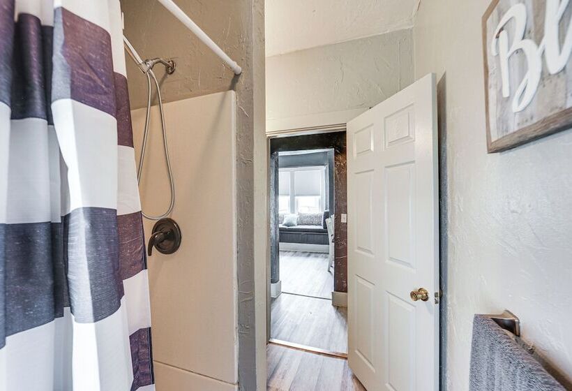 Updated New Kensington Home W/ Deck: 22 Mi To Pgh!