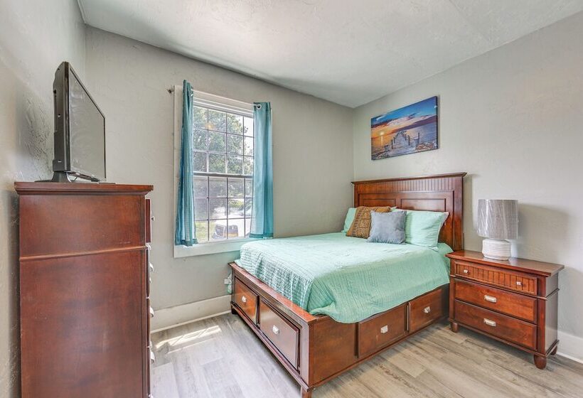 Updated New Kensington Home W/ Deck: 22 Mi To Pgh!