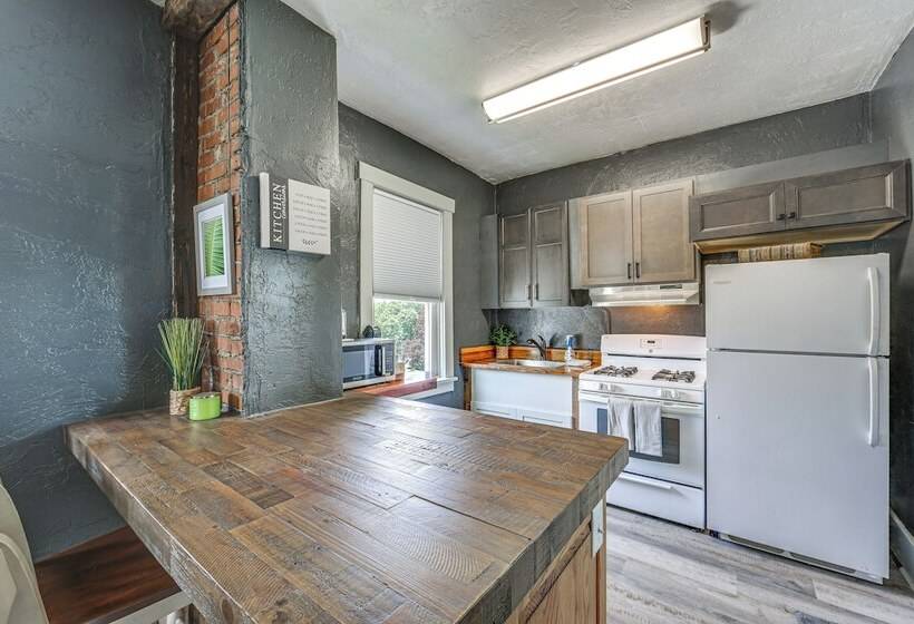 Updated New Kensington Home W/ Deck: 22 Mi To Pgh!