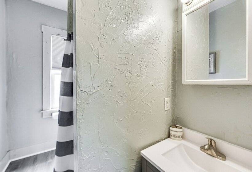 Updated New Kensington Home W/ Deck: 22 Mi To Pgh!