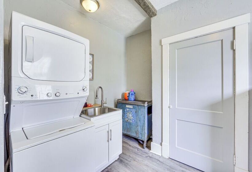 Updated New Kensington Home W/ Deck: 22 Mi To Pgh!