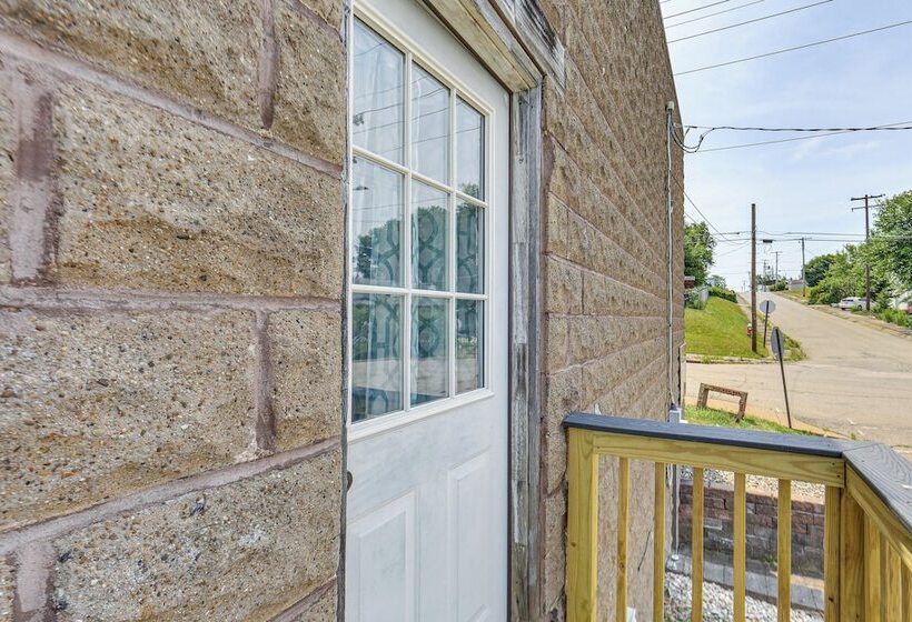 Updated New Kensington Home W/ Deck: 22 Mi To Pgh!