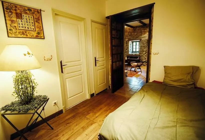 ベッドアンドブレックファースト Le Château De Sorgues