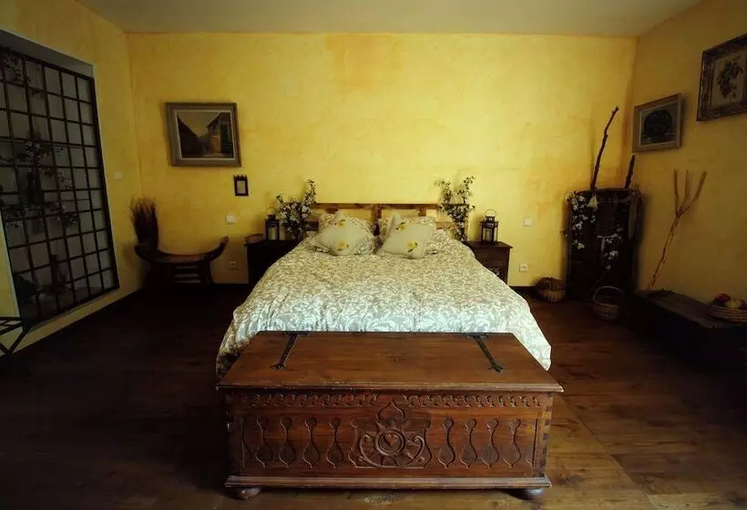 ベッドアンドブレックファースト Le Château De Sorgues