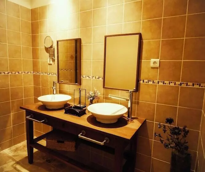 ベッドアンドブレックファースト Le Château De Sorgues