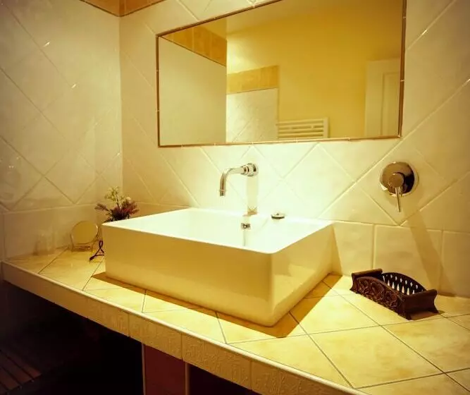 ベッドアンドブレックファースト Le Château De Sorgues