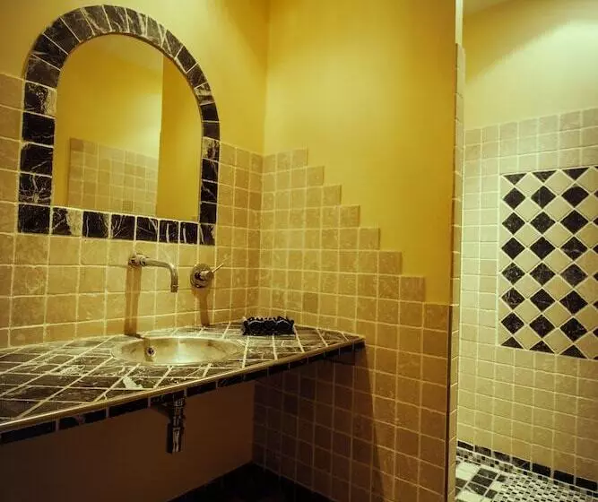 ベッドアンドブレックファースト Le Château De Sorgues