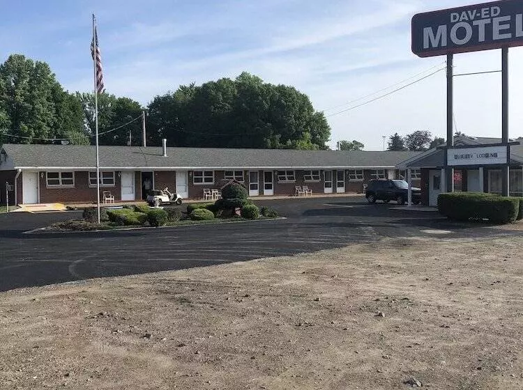 Dav Ed Motel