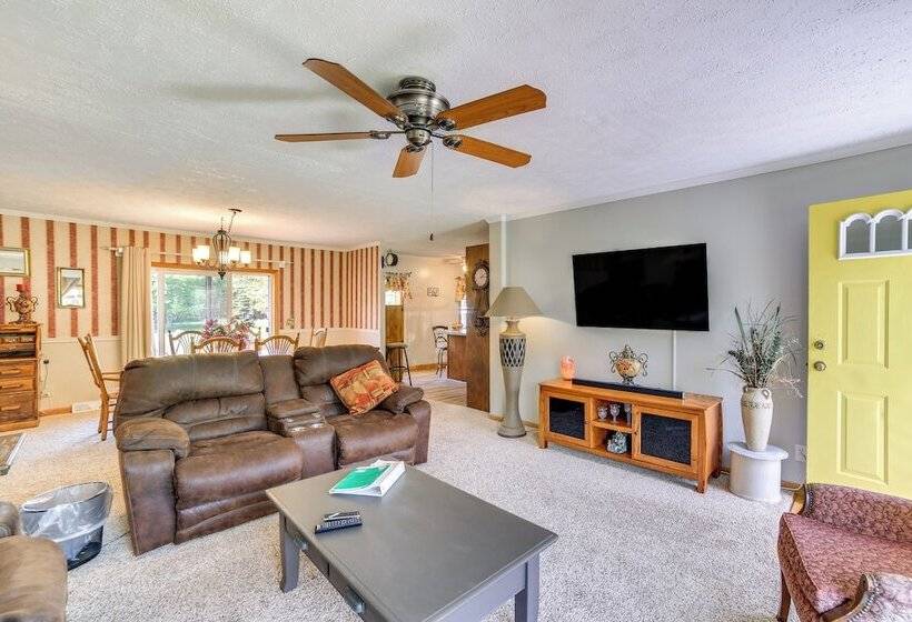 Family Friendly Gladstone Home Near Lake Michigan!