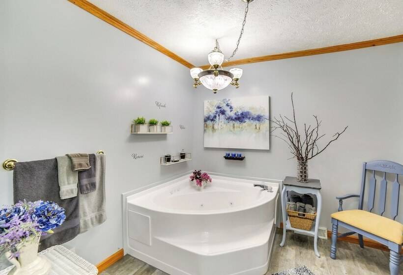 Family Friendly Gladstone Home Near Lake Michigan!