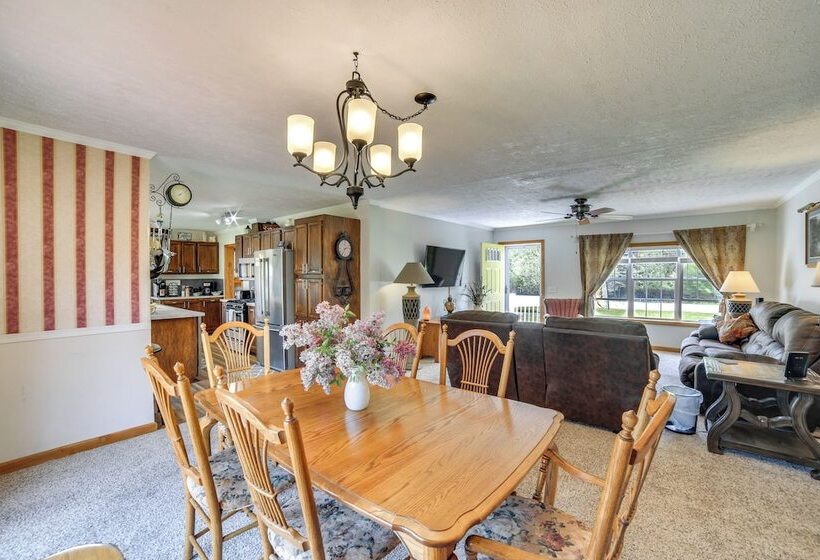 Family Friendly Gladstone Home Near Lake Michigan!