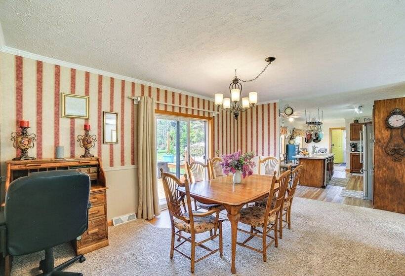 Family Friendly Gladstone Home Near Lake Michigan!