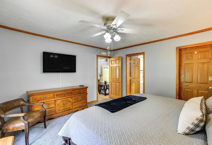 Family Friendly Gladstone Home Near Lake Michigan!