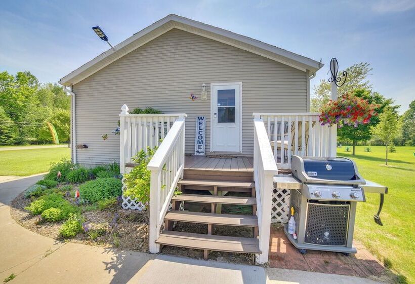 Family Friendly Gladstone Home Near Lake Michigan!