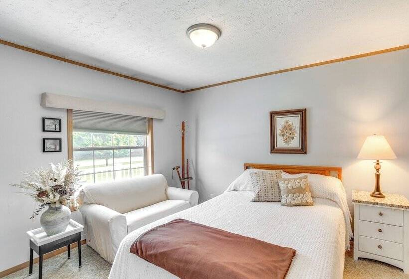 Family Friendly Gladstone Home Near Lake Michigan!