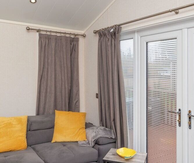 Family Luxury Cabin Retreat With Hot Tub