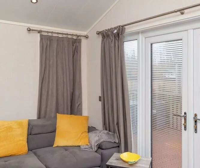 Family Luxury Cabin Retreat With Hot Tub