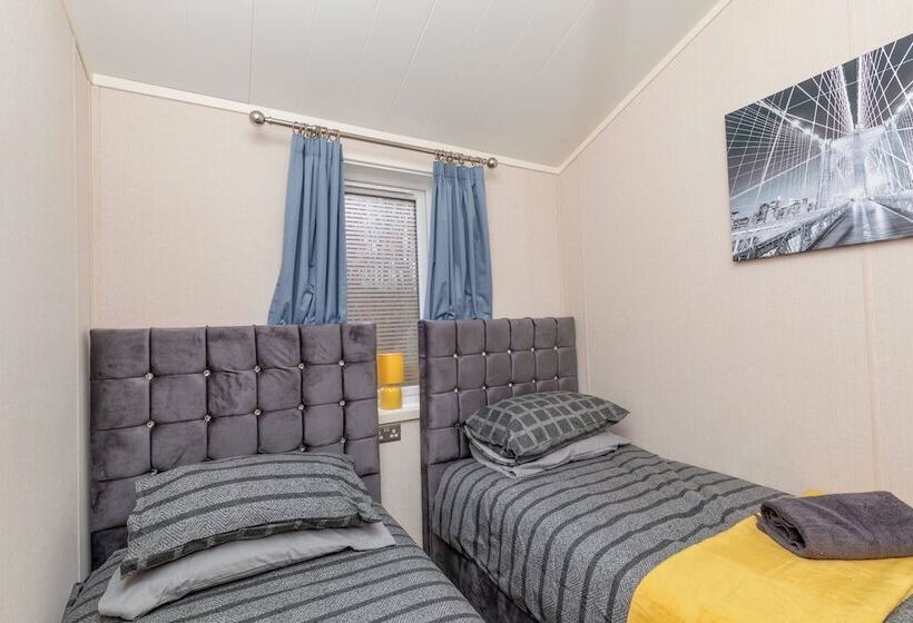 Family Luxury Cabin Retreat With Hot Tub