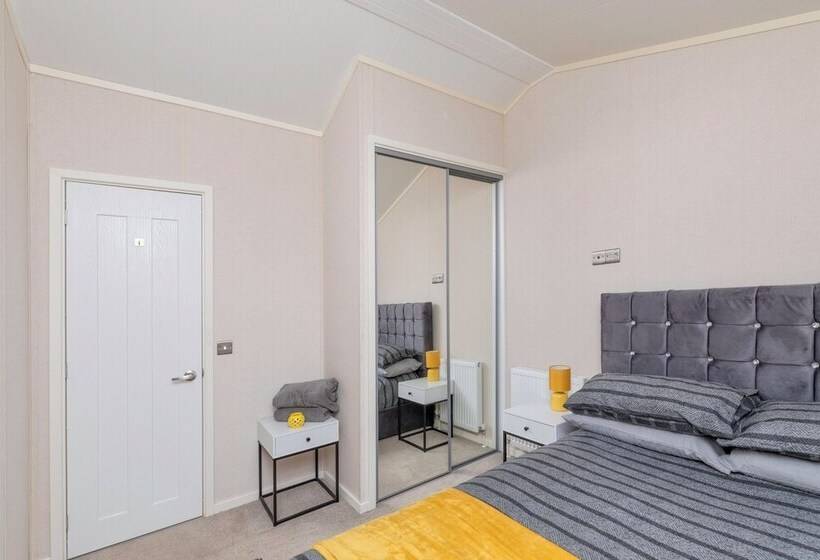 Family Luxury Cabin Retreat With Hot Tub