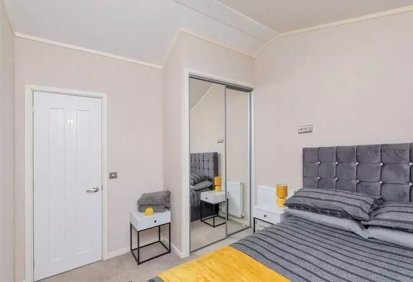 Family Luxury Cabin Retreat With Hot Tub