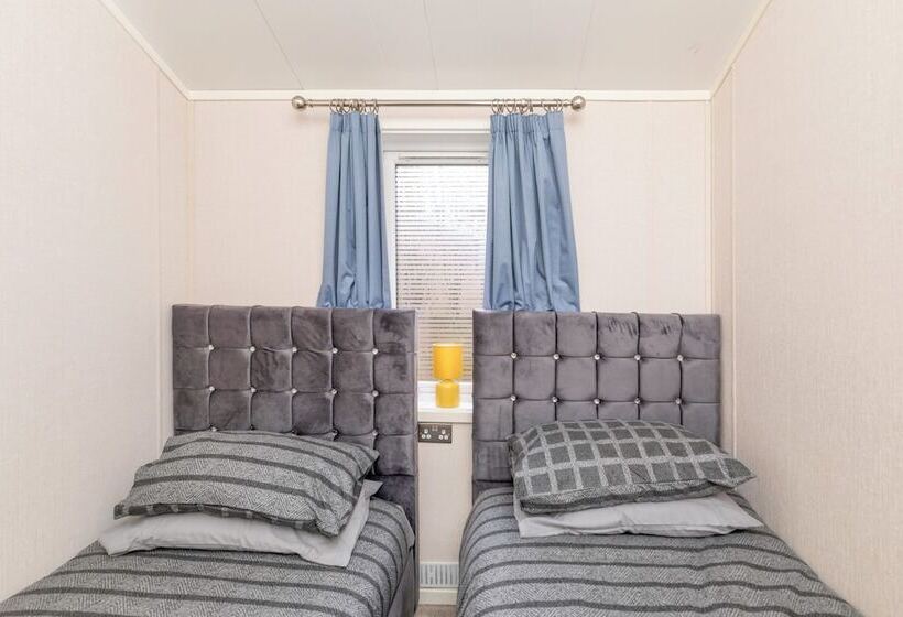 Family Luxury Cabin Retreat With Hot Tub