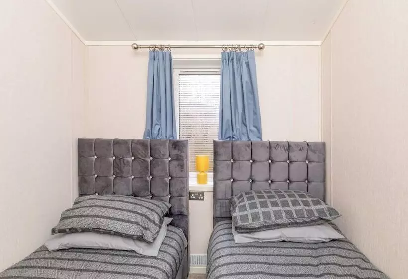 Family Luxury Cabin Retreat With Hot Tub