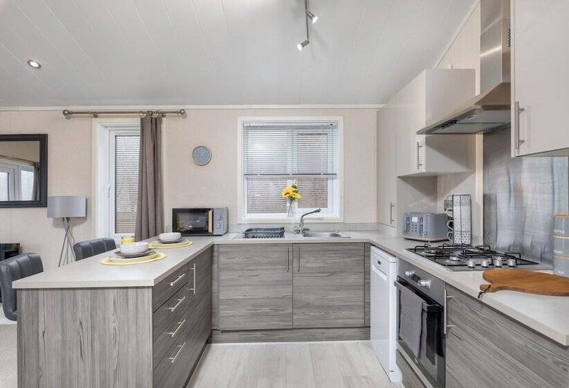 Family Luxury Cabin Retreat With Hot Tub