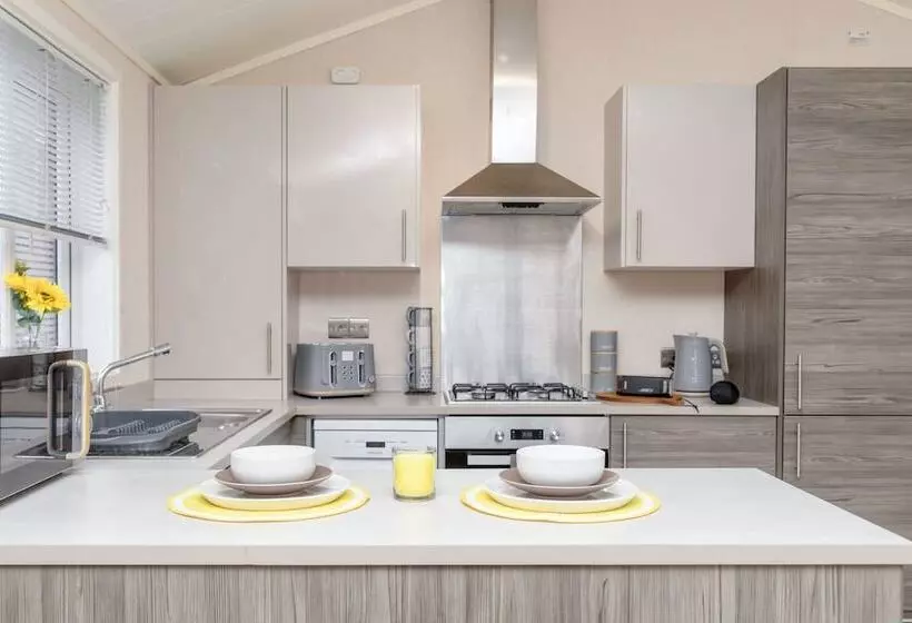 Family Luxury Cabin Retreat With Hot Tub