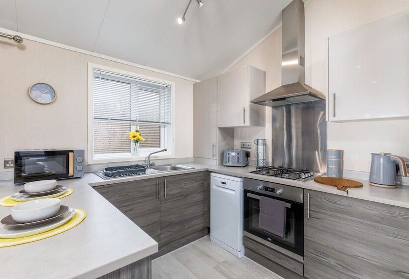 Family Luxury Cabin Retreat With Hot Tub