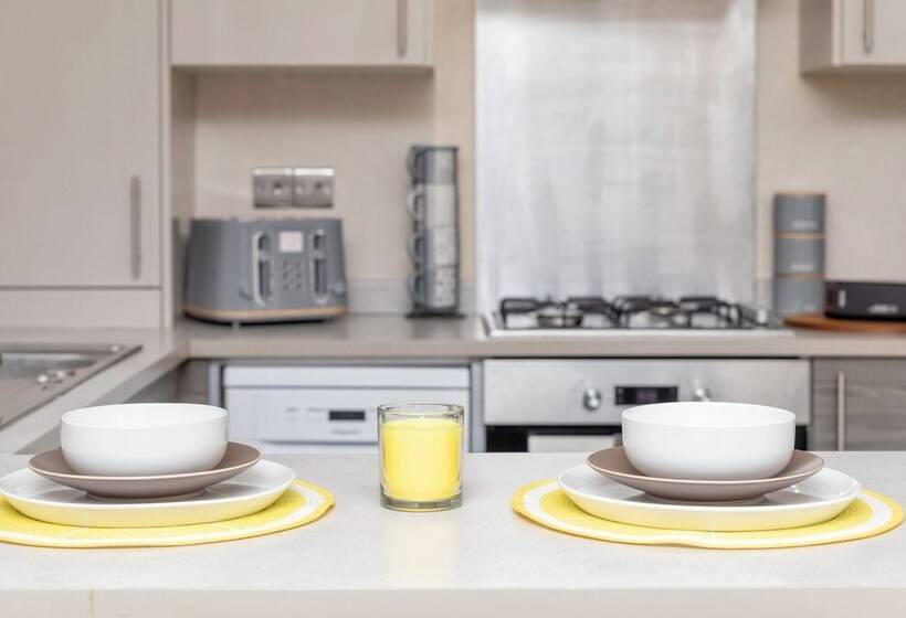 Family Luxury Cabin Retreat With Hot Tub