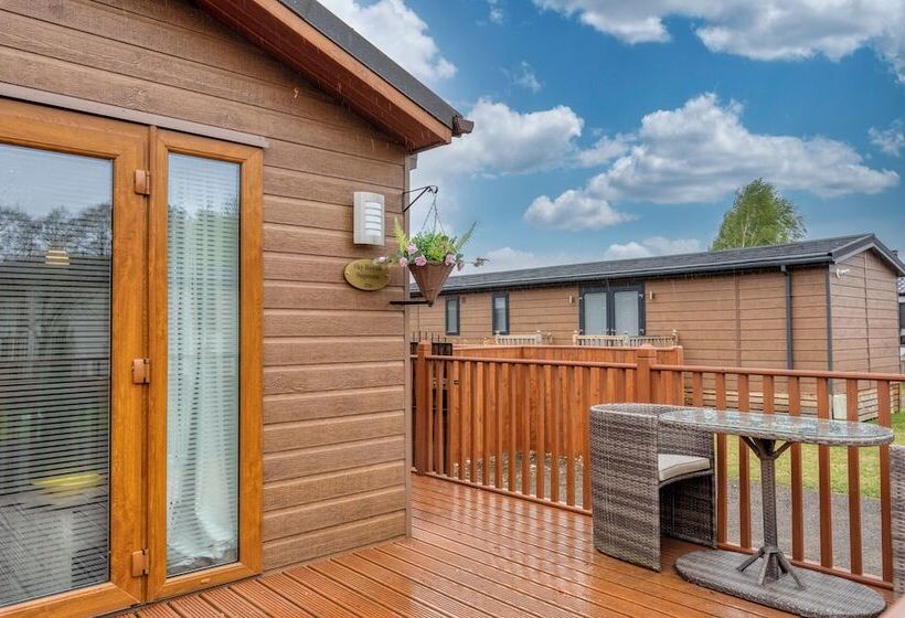 Family Luxury Cabin Retreat With Hot Tub