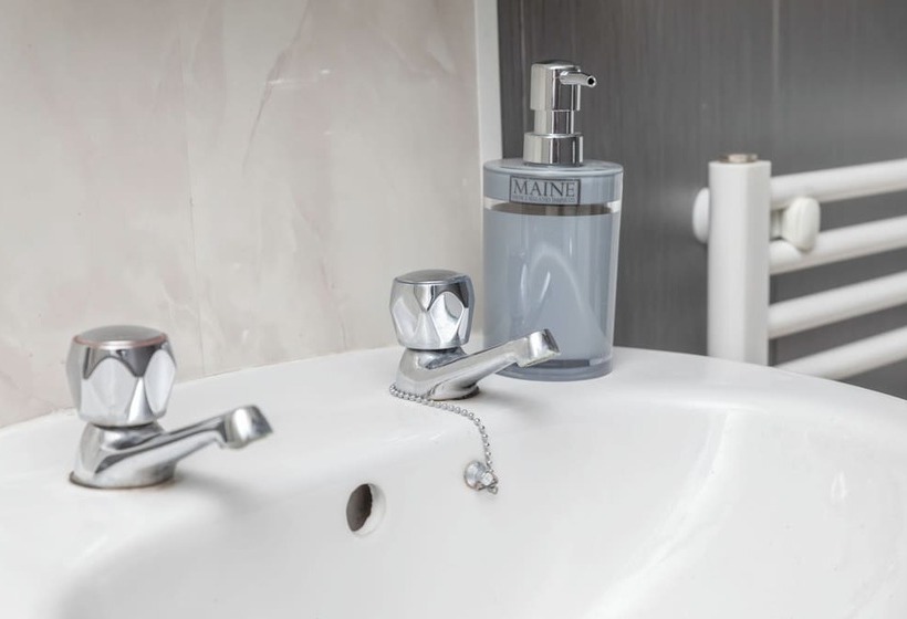 Family Luxury Cabin Retreat With Hot Tub