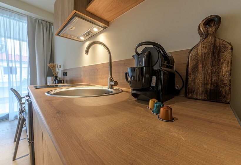 پانسیون Luaz Suites Volos Center