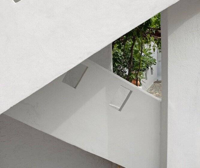 Thalia Bloom Villa Apartments