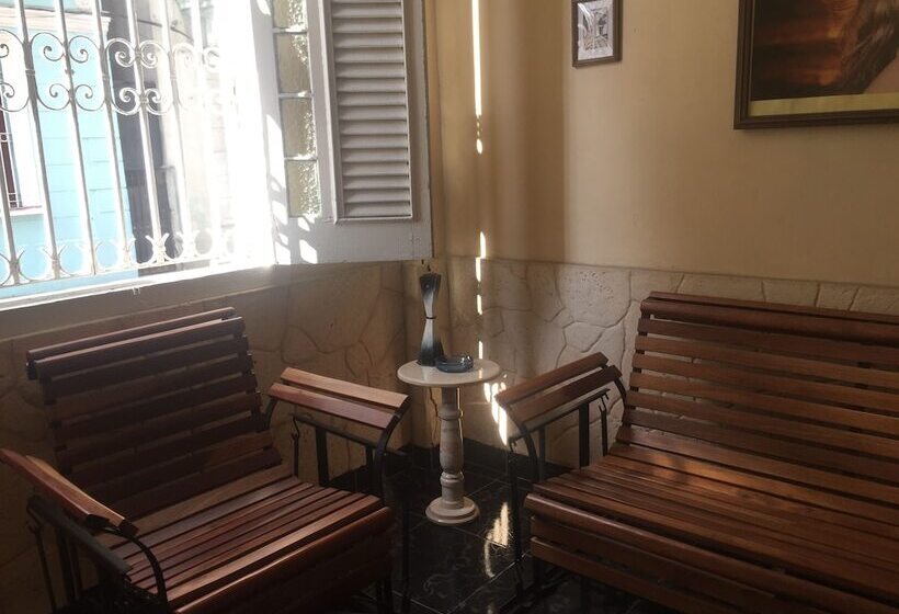 پانسیون Casa Fidel Y Analidys