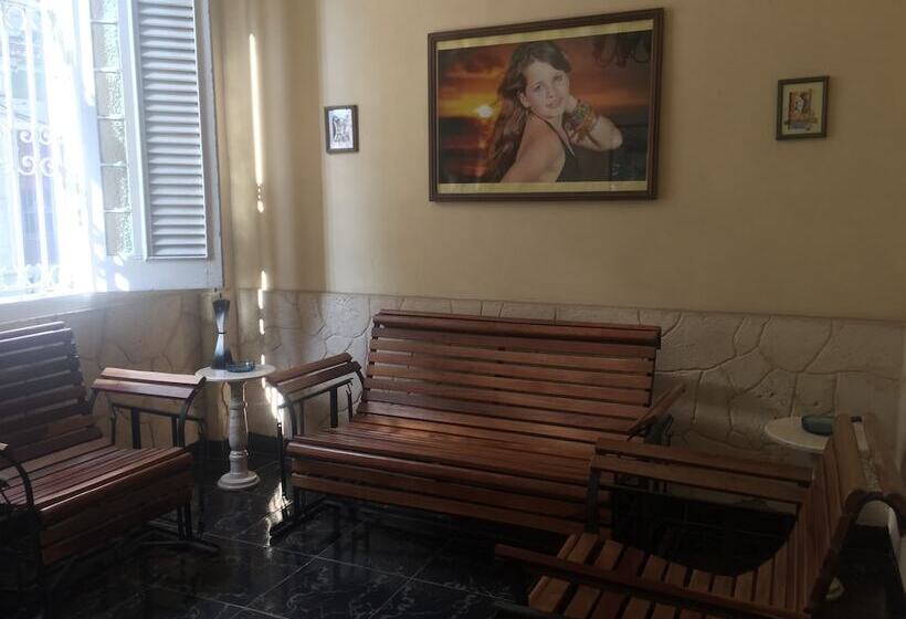 پانسیون Casa Fidel Y Analidys