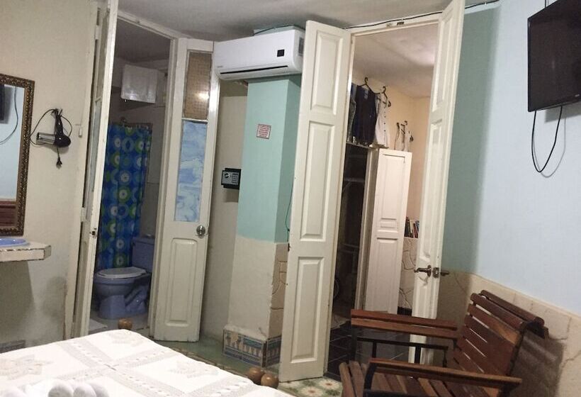 پانسیون Casa Fidel Y Analidys