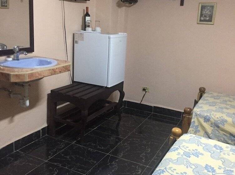 پانسیون Casa Fidel Y Analidys