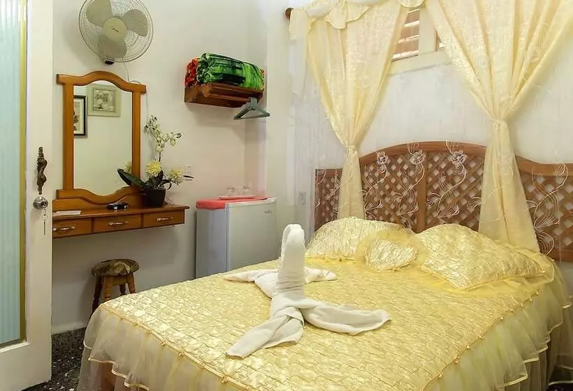 ペンション Hostal Yakelyn
