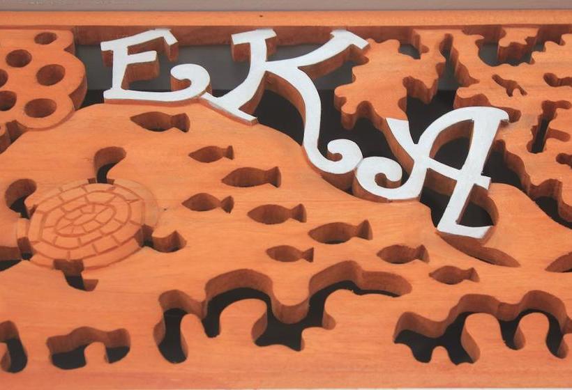 ベッドアンドブレックファースト Eka Beach