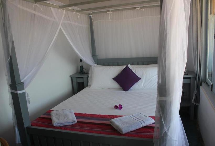 ベッドアンドブレックファースト Eka Beach