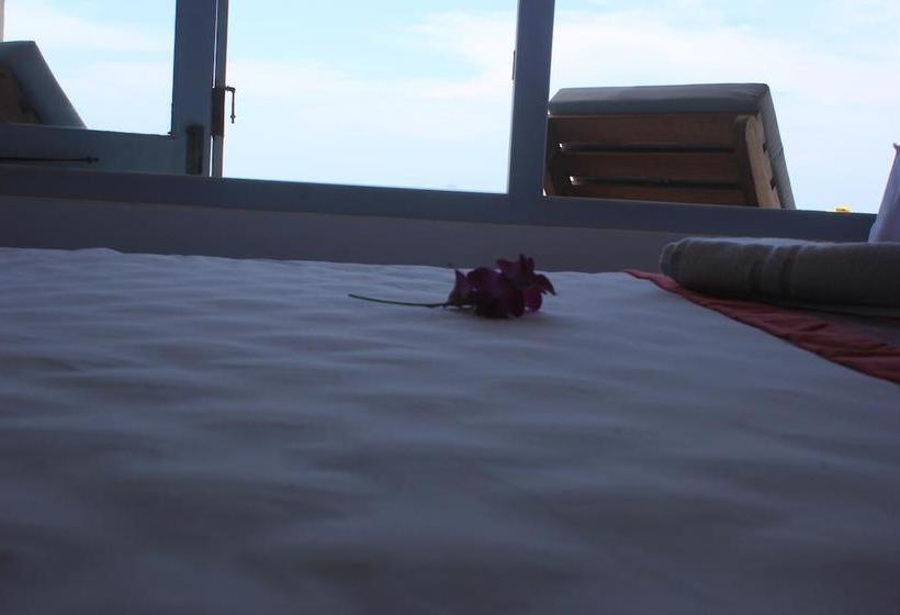 ベッドアンドブレックファースト Eka Beach